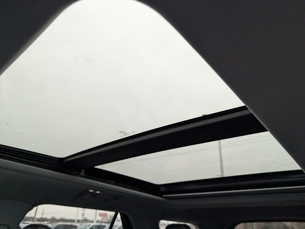 Certified 2022 Ford Explorer XLT w/ Equipment Group 202A image 8