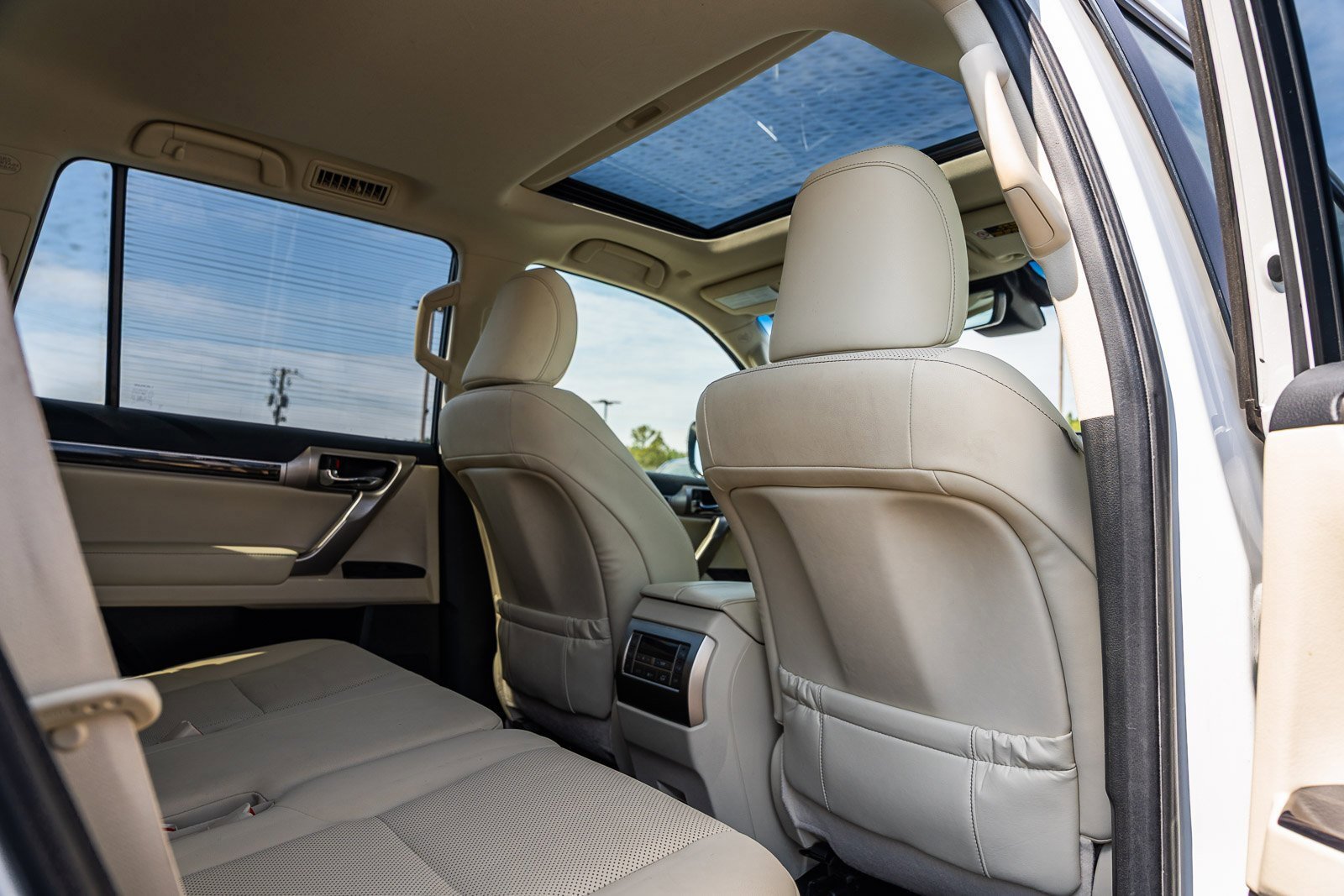 Used 2020 Lexus GX 460 Premium w/ Premium Package image 15