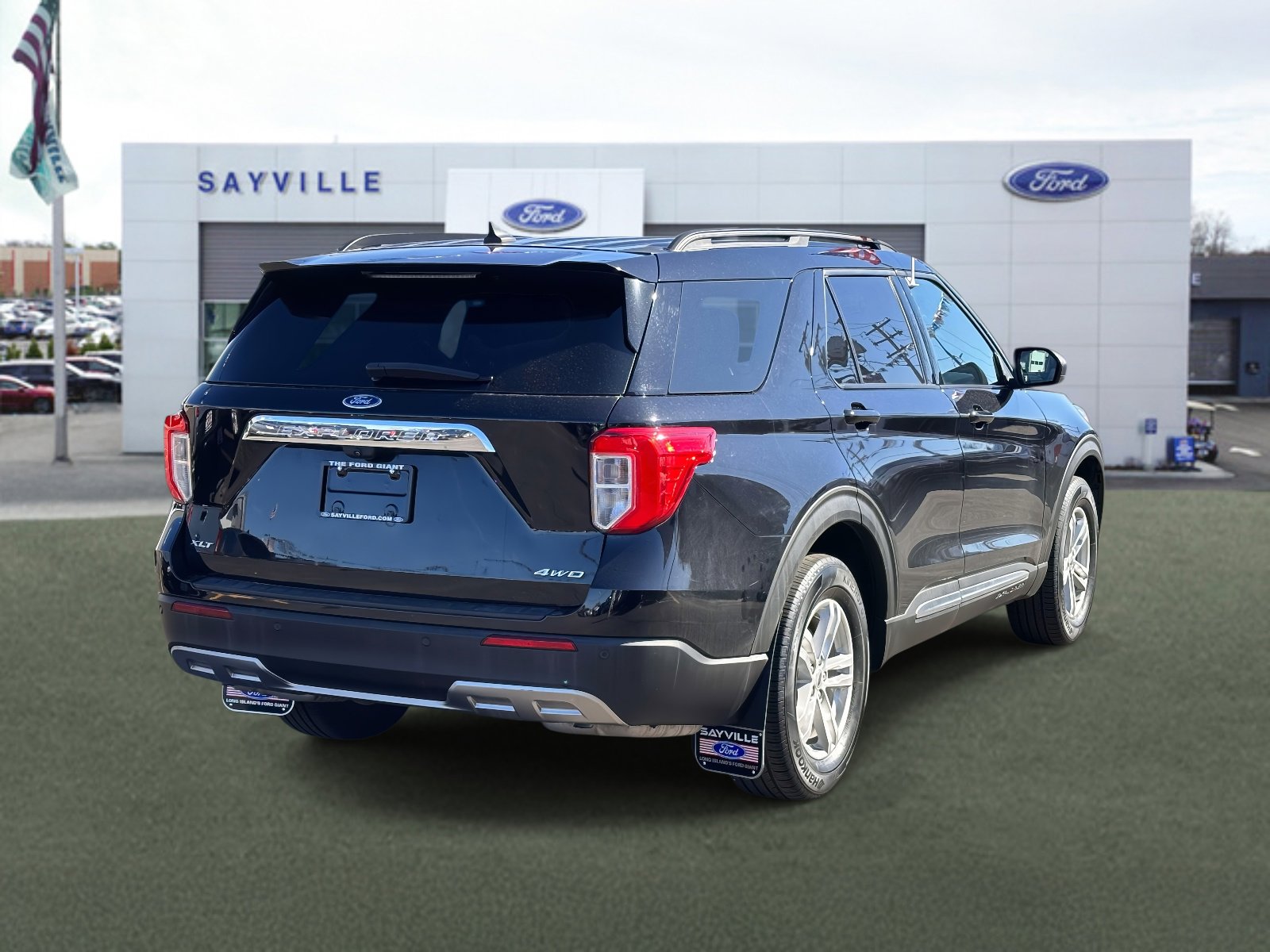 Certified 2022 Ford Explorer XLT w/ Equipment Group 202A image 5