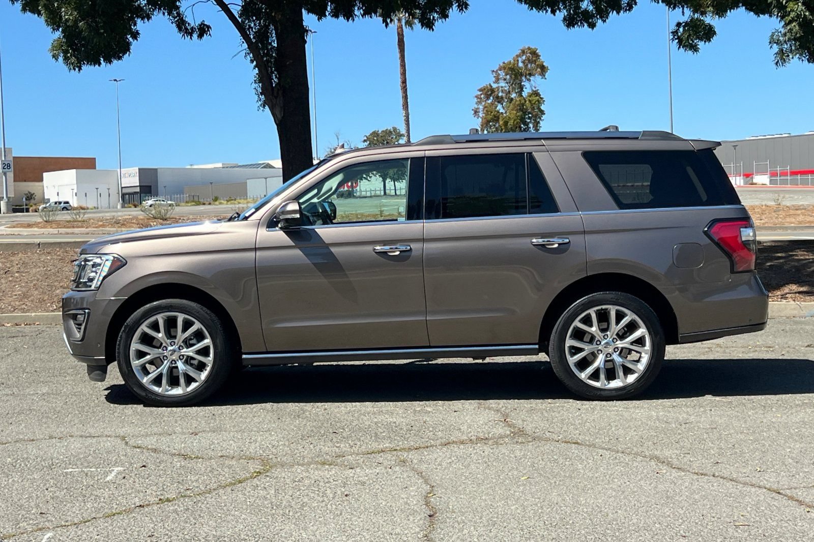 Certified 2019 Ford Expedition Limited w/ Equipment Group 302A AWD/4WD image 7