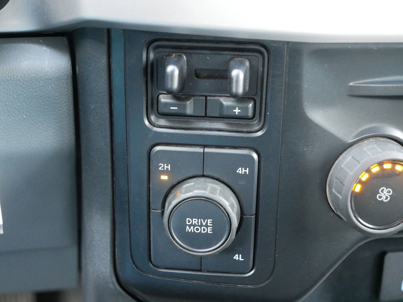 Certified 2024 Ford F350 XLT image 27