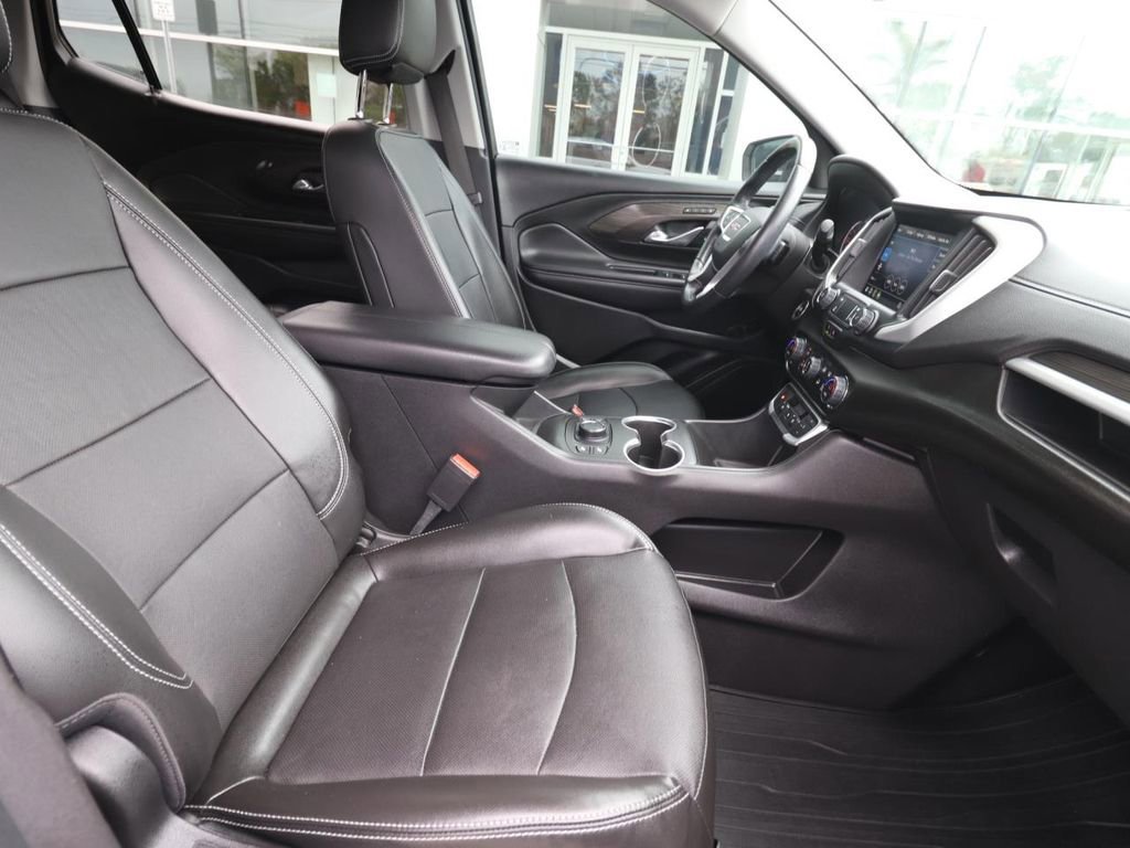 Used 2022 GMC Terrain SLT image 16