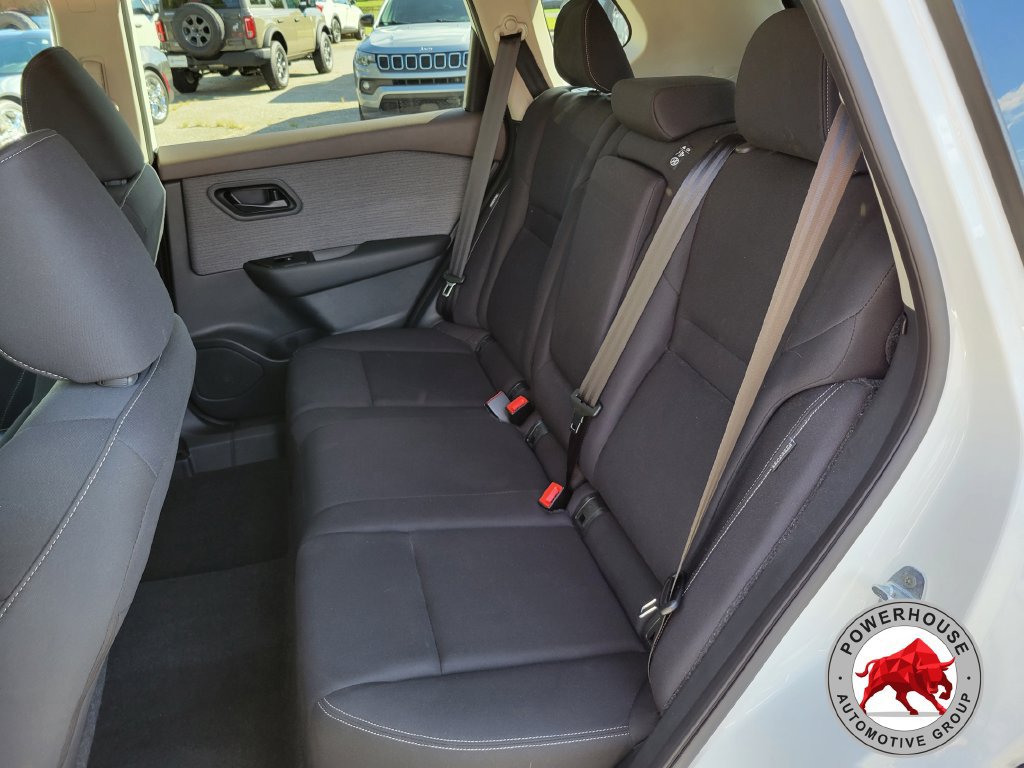Used 2023 Nissan Rogue S AWD/4WD image 16