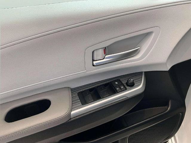 Used 2025 Toyota Sienna XLE FWD image 16