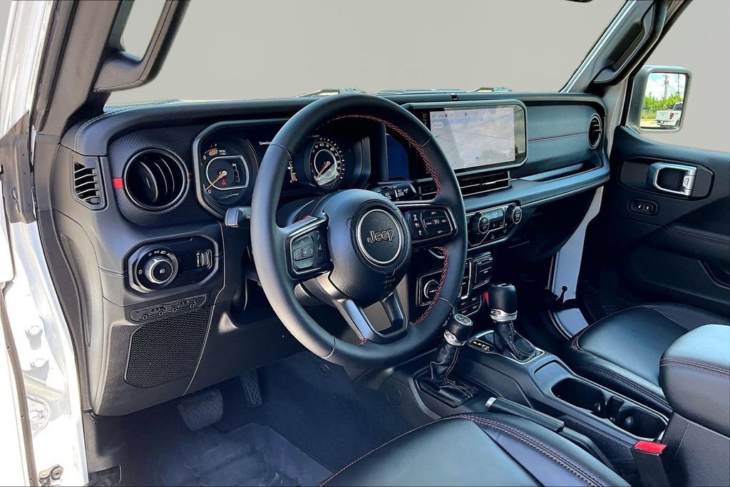 Used 2025 Jeep Wrangler Unlimited Rubicon w/ Convenience Group AWD/4WD image 14