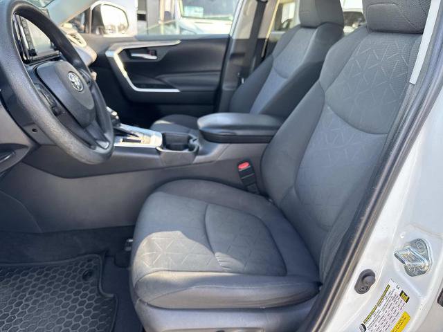 Used 2019 Toyota RAV4 XLE w/ Convenience Package FWD image 18