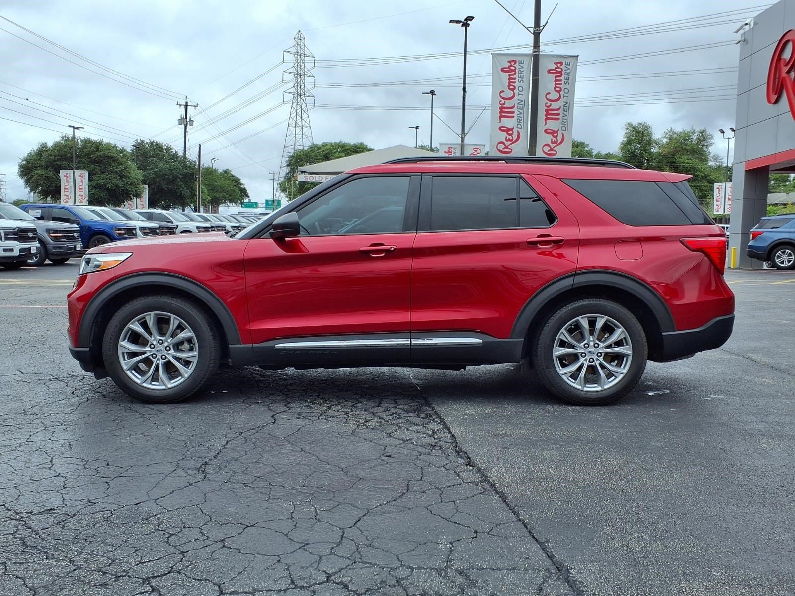 Certified 2023 Ford Explorer XLT w/ Equipment Group 202A RWD image 9
