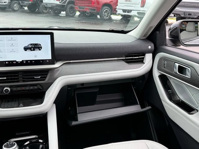 Certified 2025 Ford Explorer Platinum w/ LUX Leather Package AWD/4WD image 31