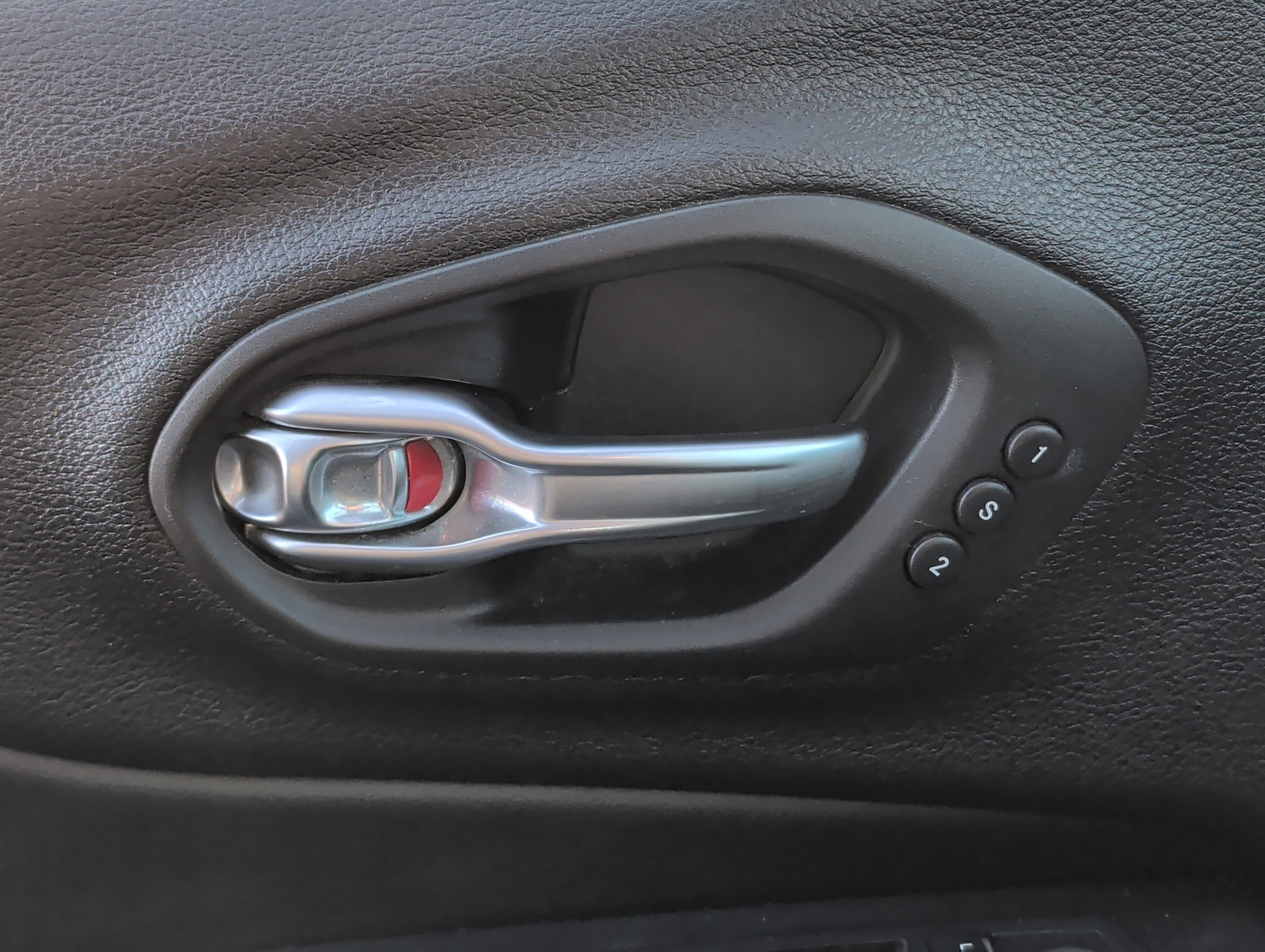 Used 2017 Jeep Cherokee Limited w/ Luxury Group image 27