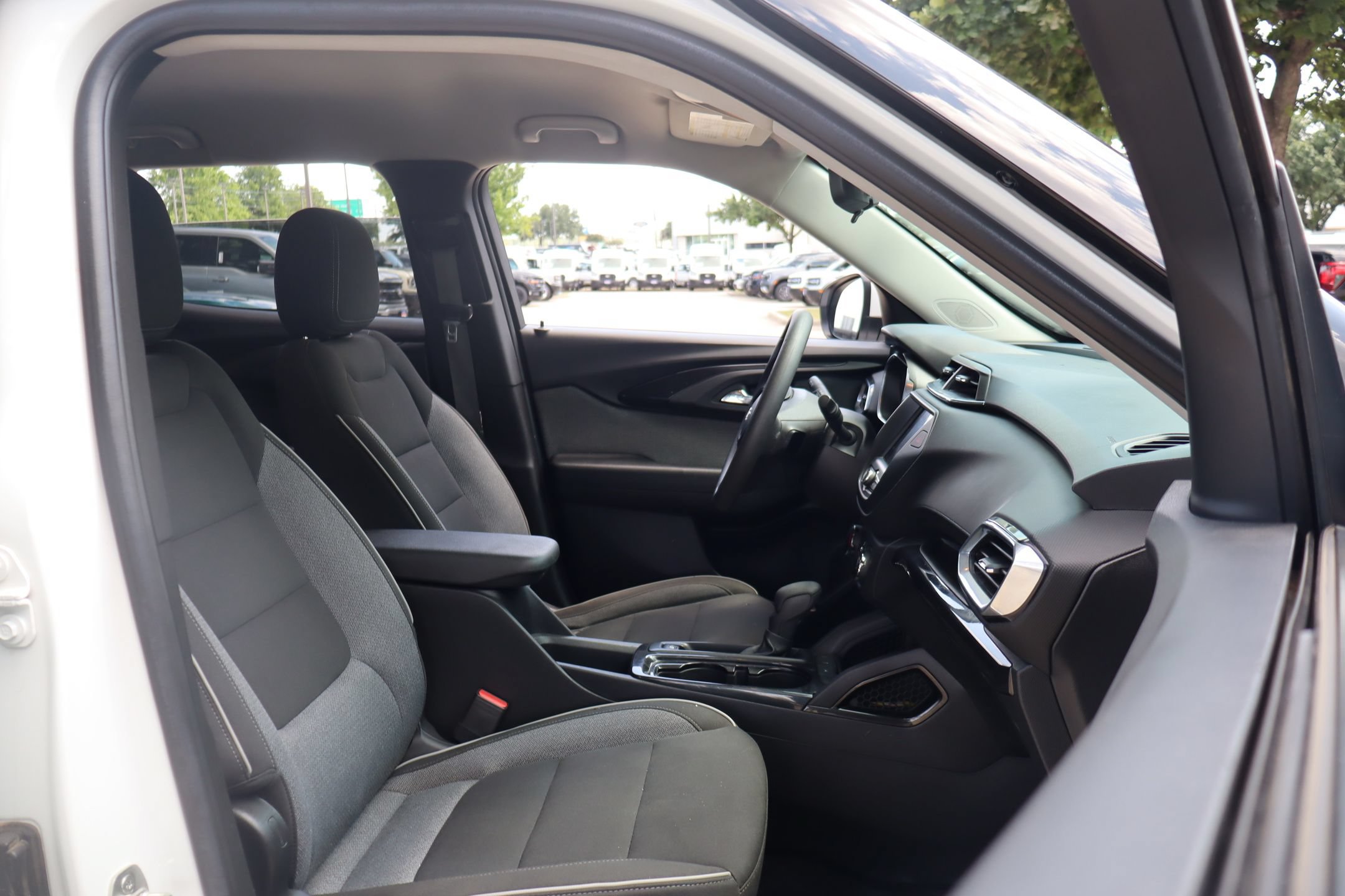Used 2023 Chevrolet TrailBlazer LT FWD image 29