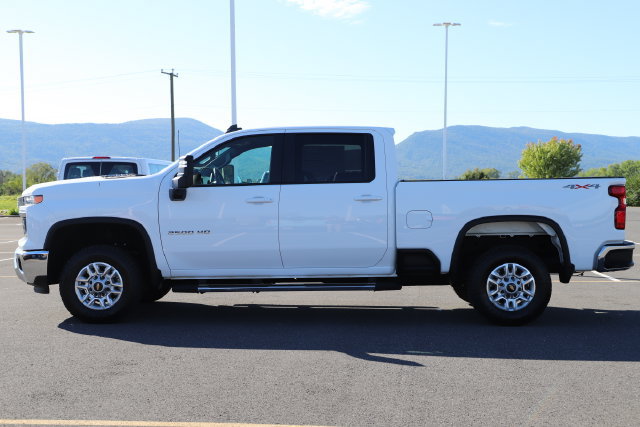 Used 2025 Chevrolet Silverado 2500 LT w/ Convenience Package AWD/4WD image 3