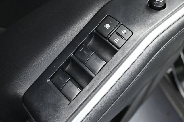 Used 2024 Toyota Highlander XLE FWD image 14