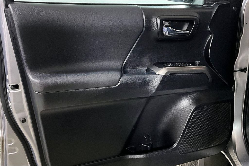 Used 2021 Toyota Tacoma TRD Sport w/ Technology Package RWD image 18