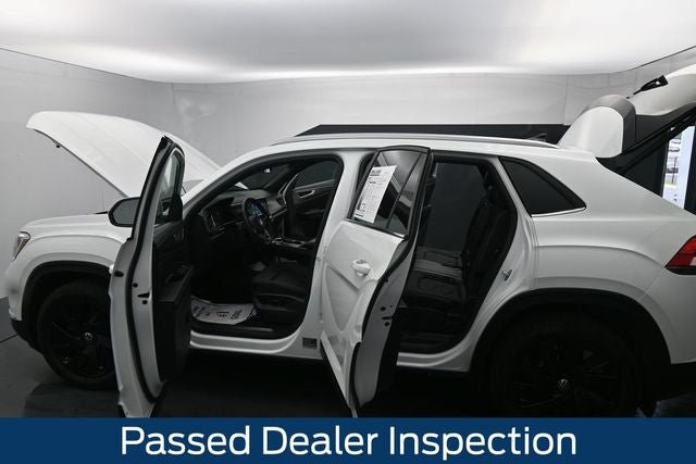 Used 2024 Volkswagen Atlas Cross Sport SE AWD/4WD image 15