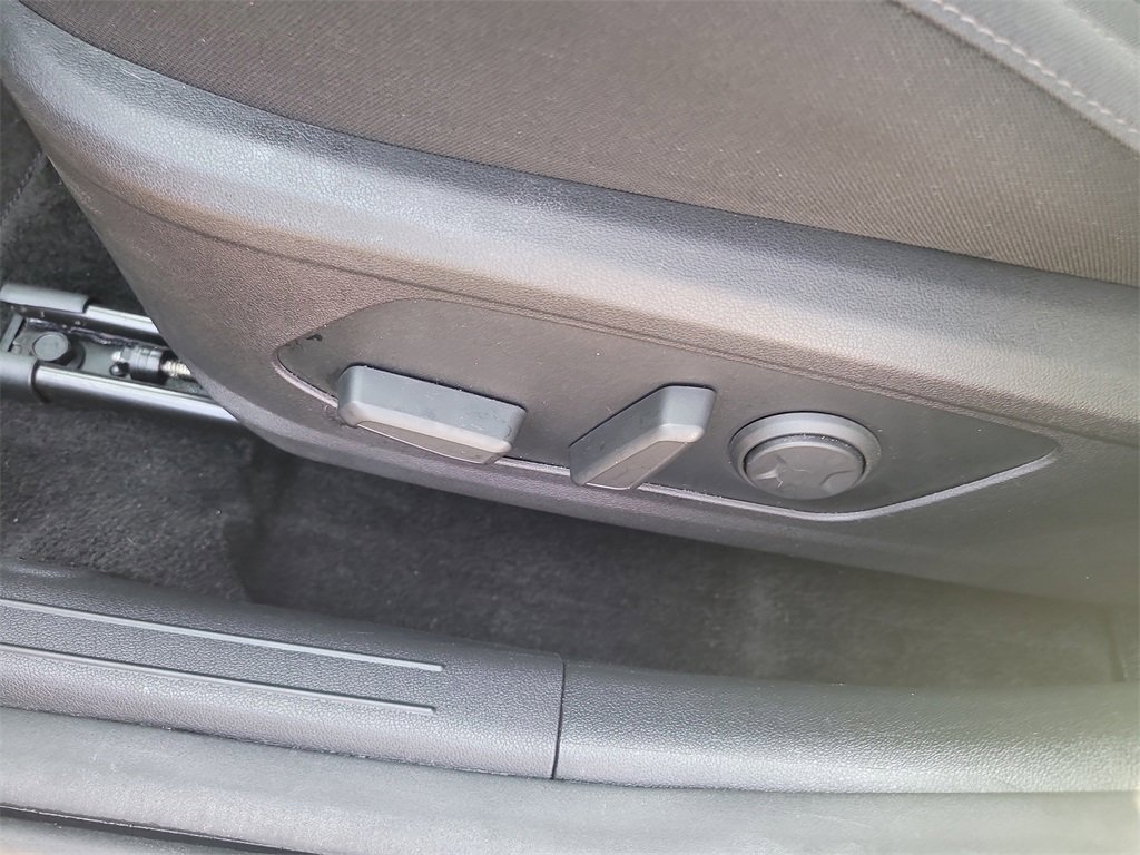 Used 2022 Hyundai Elantra SEL w/ Convenience + Premium Package image 16