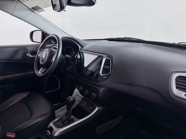 Used 2018 Jeep Compass Latitude image 28