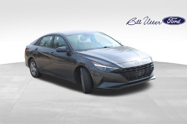 Used 2022 Hyundai Elantra SE w/ Preferred Accessory Package FWD image 3