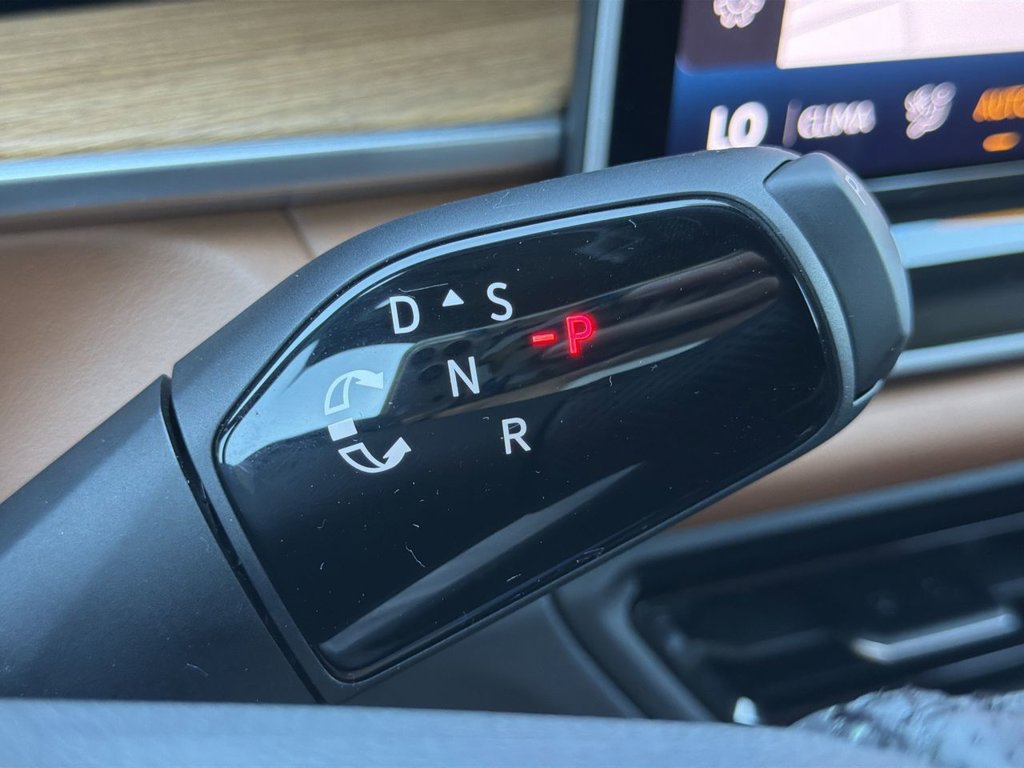 Used 2025 Volkswagen Tiguan SEL R-Line AWD/4WD image 18