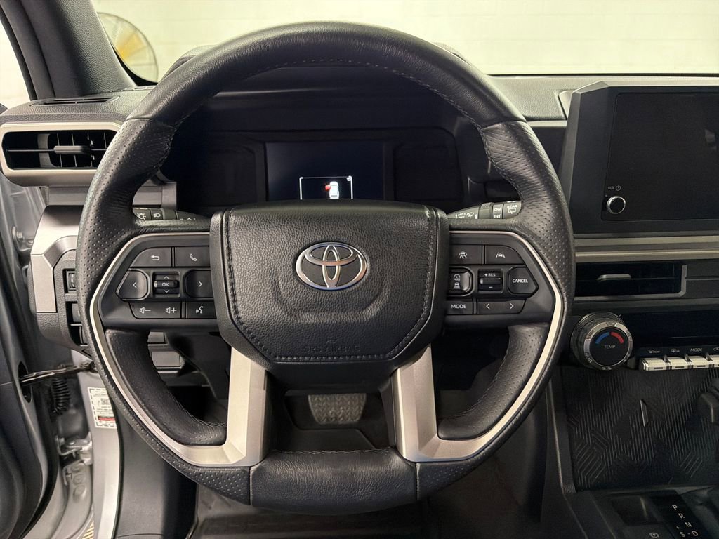 Used 2025 Toyota 4Runner SR5 RWD image 18