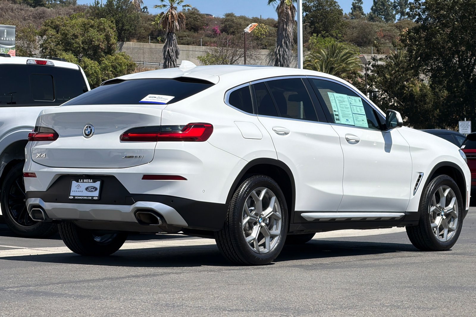 Used 2024 BMW X4 xDrive30i w/ Premium Package AWD/4WD image 3