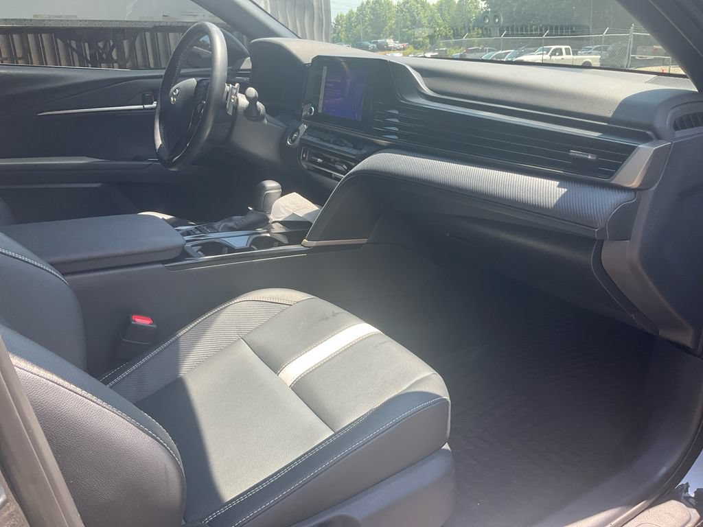 Used 2025 Toyota Camry SE w/ Convenience Package FWD image 11