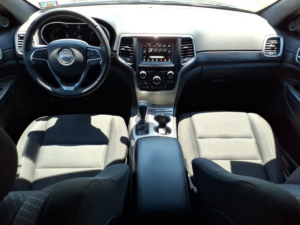 Used 2019 Jeep Grand Cherokee Laredo AWD/4WD image 11