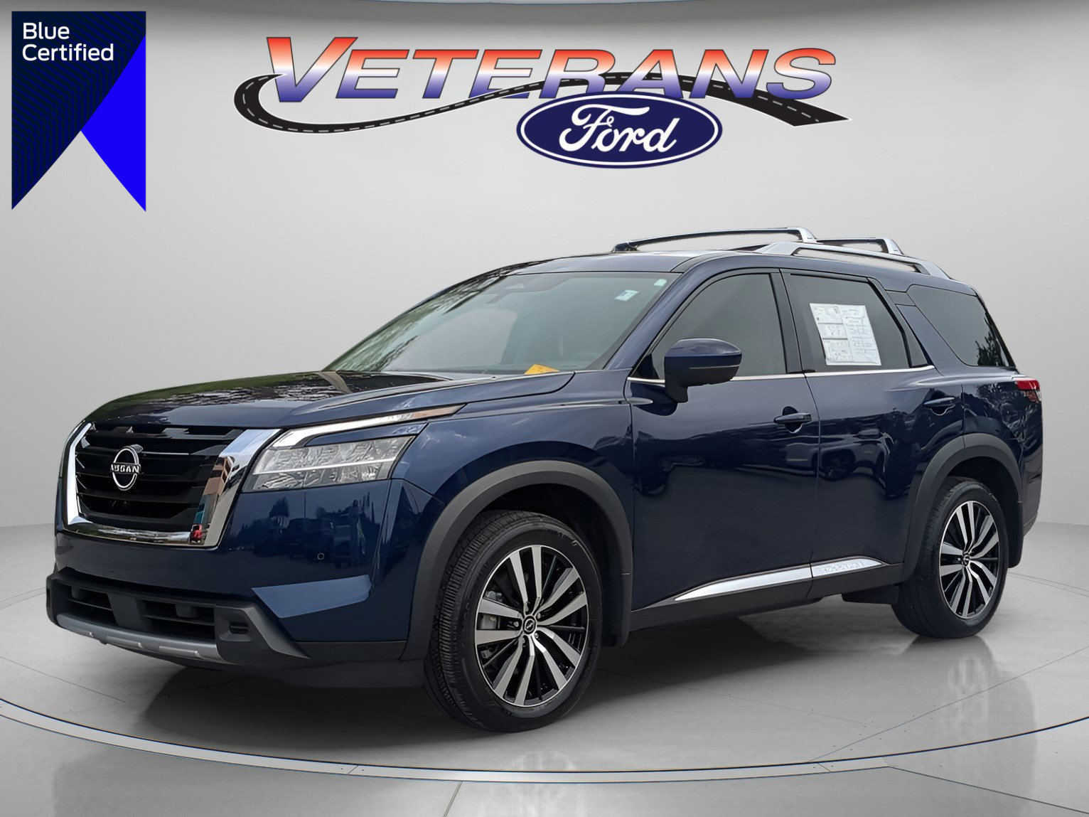 Used 2024 Nissan Pathfinder Platinum image 1