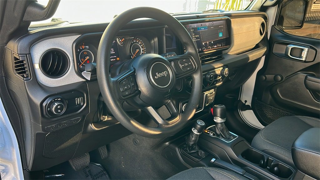 Used 2024 Jeep Gladiator Sport image 11