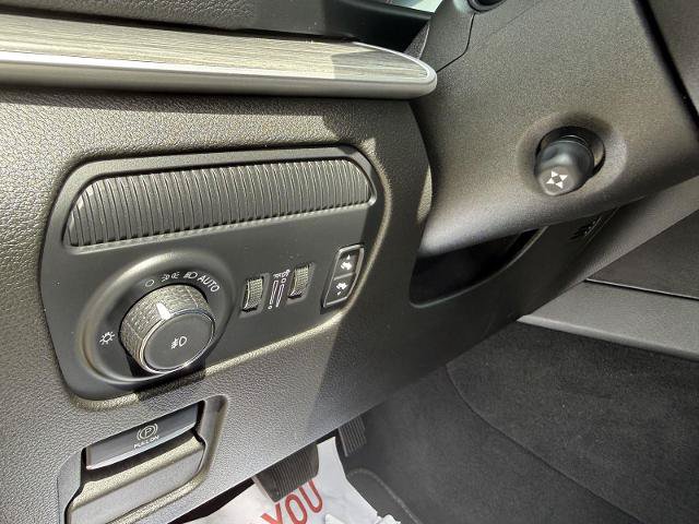 Used 2023 Jeep Wagoneer L Series II AWD/4WD image 16