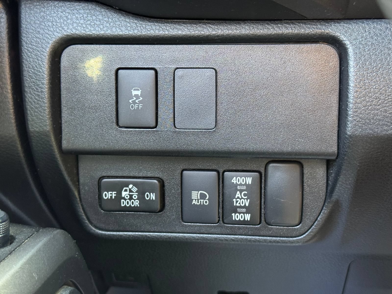 Used 2021 Toyota Tacoma TRD Off-Road w/ Technology Package AWD/4WD image 29