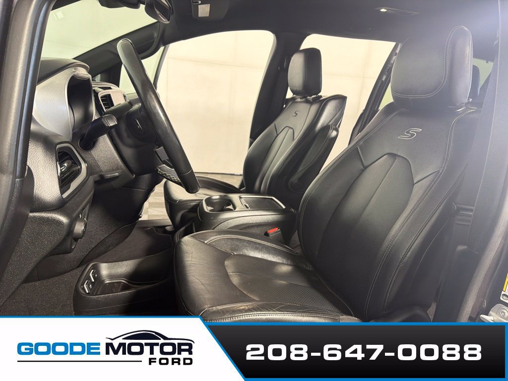 Used 2020 Chrysler Pacifica Touring-L Plus FWD image 11