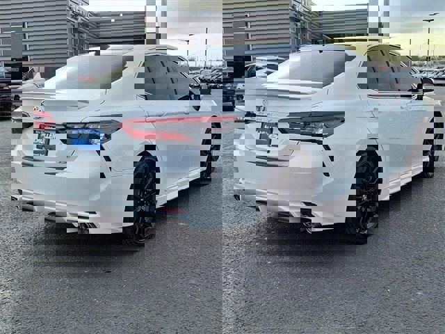 Used 2022 Toyota Camry XSE image 4