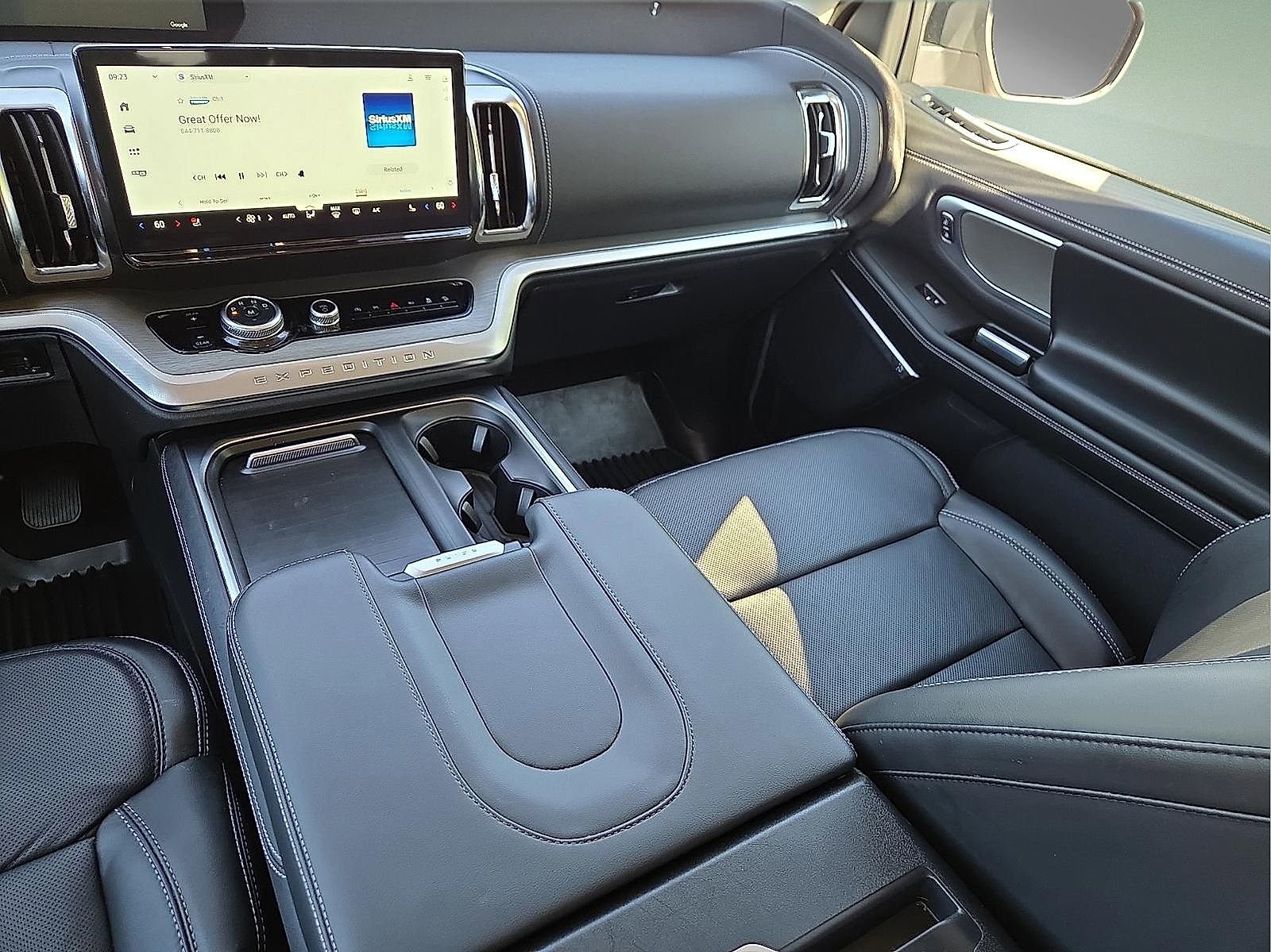 Certified 2025 Ford Expedition Platinum AWD/4WD image 13