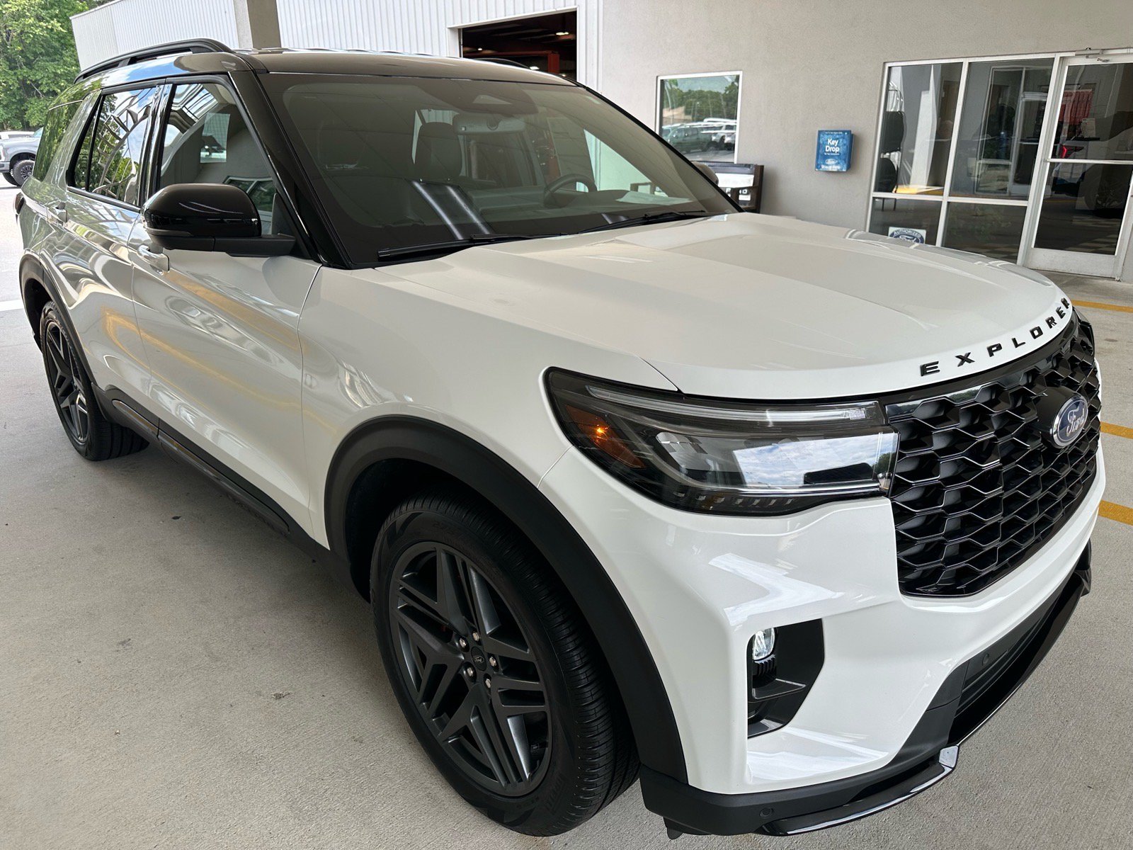 Certified 2025 Ford Explorer ST RWD image 8