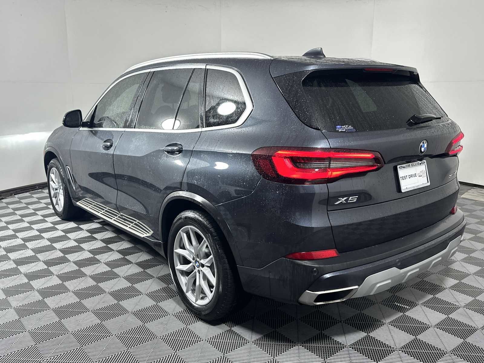 Used 2022 BMW X5 sDrive40i w/ Premium Package image 3
