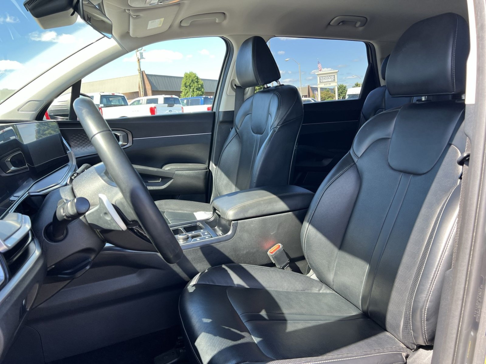Used 2025 Kia Sorento EX AWD/4WD image 13