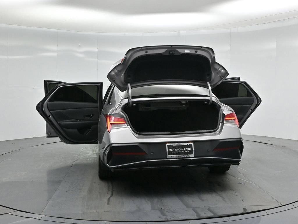 Used 2024 Hyundai Elantra Limited image 55