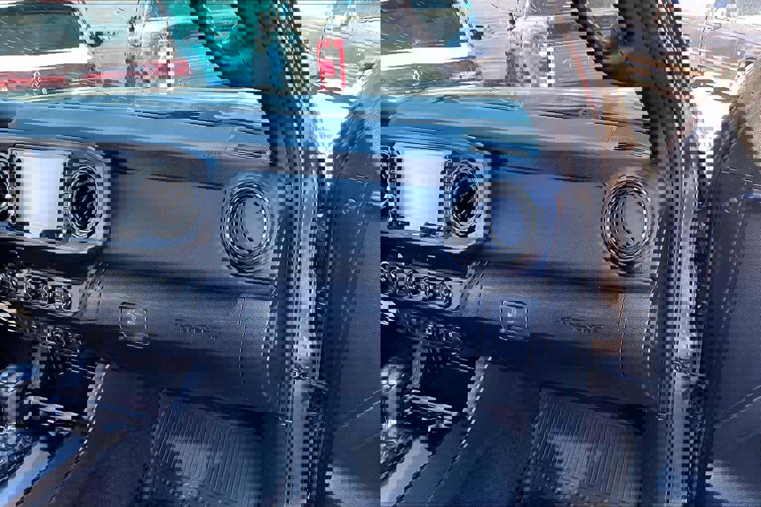 Used 2020 Toyota Tacoma TRD Off-Road AWD/4WD image 17