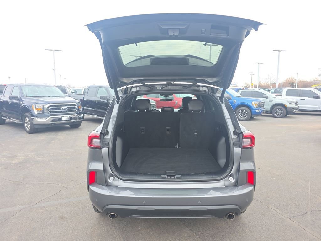 Certified 2023 Ford Escape ST-Line w/ Tech Pack #1 AWD/4WD image 11