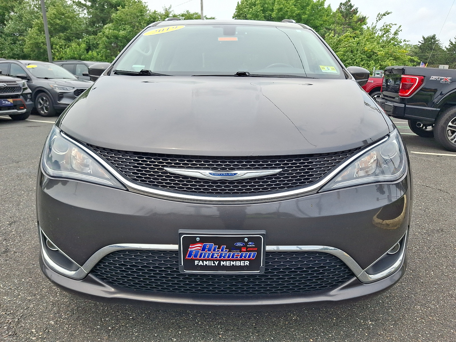 Used 2019 Chrysler Pacifica Touring-L FWD image 3