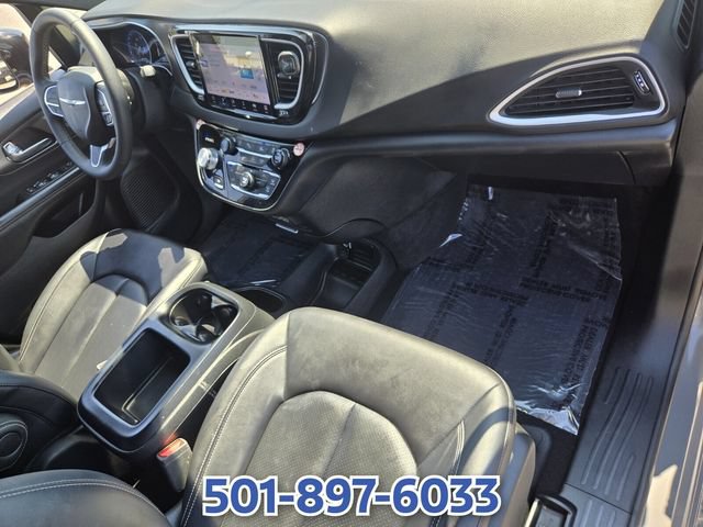 Used 2025 Chrysler Pacifica Select FWD image 19