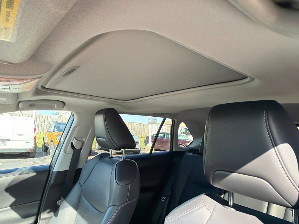 Used 2019 Toyota RAV4 XLE Premium w/ Cold Weather Package AWD/4WD image 31