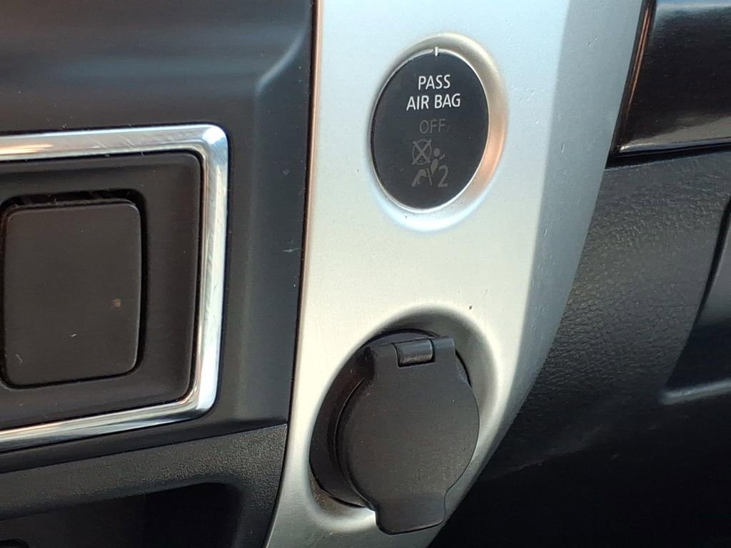 Used 2019 Nissan Titan SV w/ SV Convenience Package RWD image 23