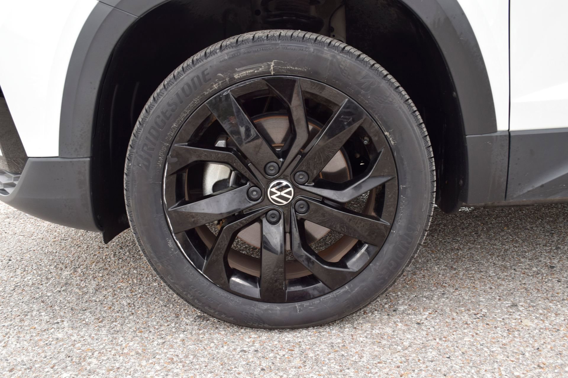 Used 2024 Volkswagen Taos SE w/ Panoramic Sunroof Package FWD image 25