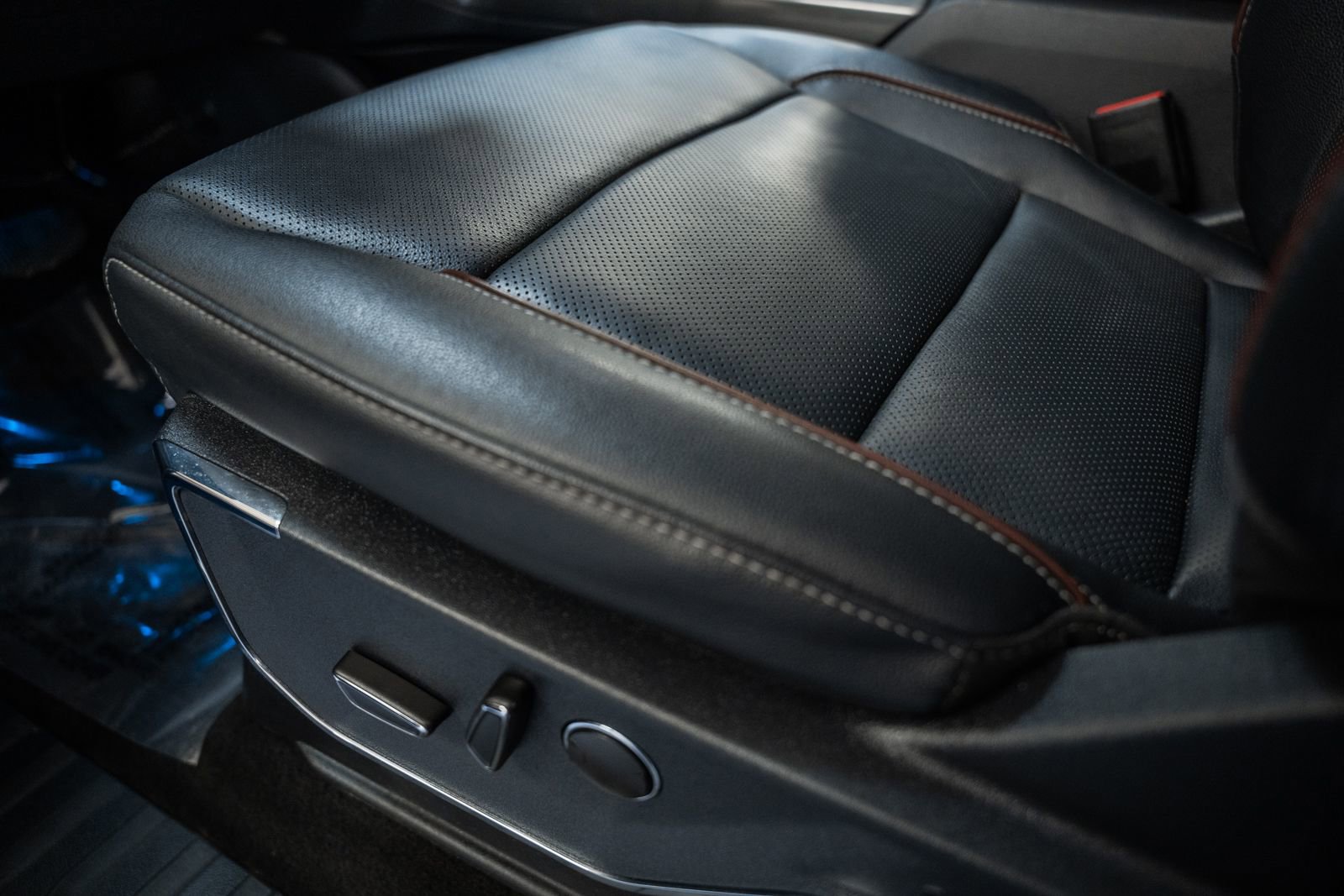 Certified 2023 Ford F150 Lariat w/ Equipment Group 502A High image 41