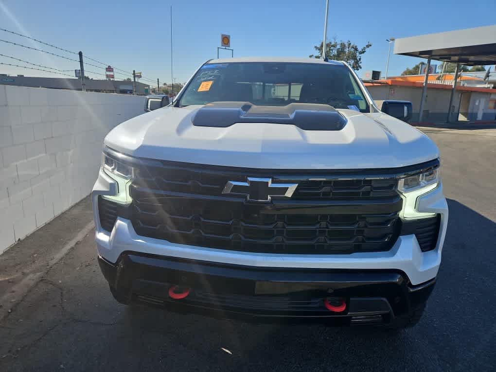 Used 2024 Chevrolet Silverado 1500 LT Trail Boss w/ LT Trail Boss Premium Package AWD/4WD image 2