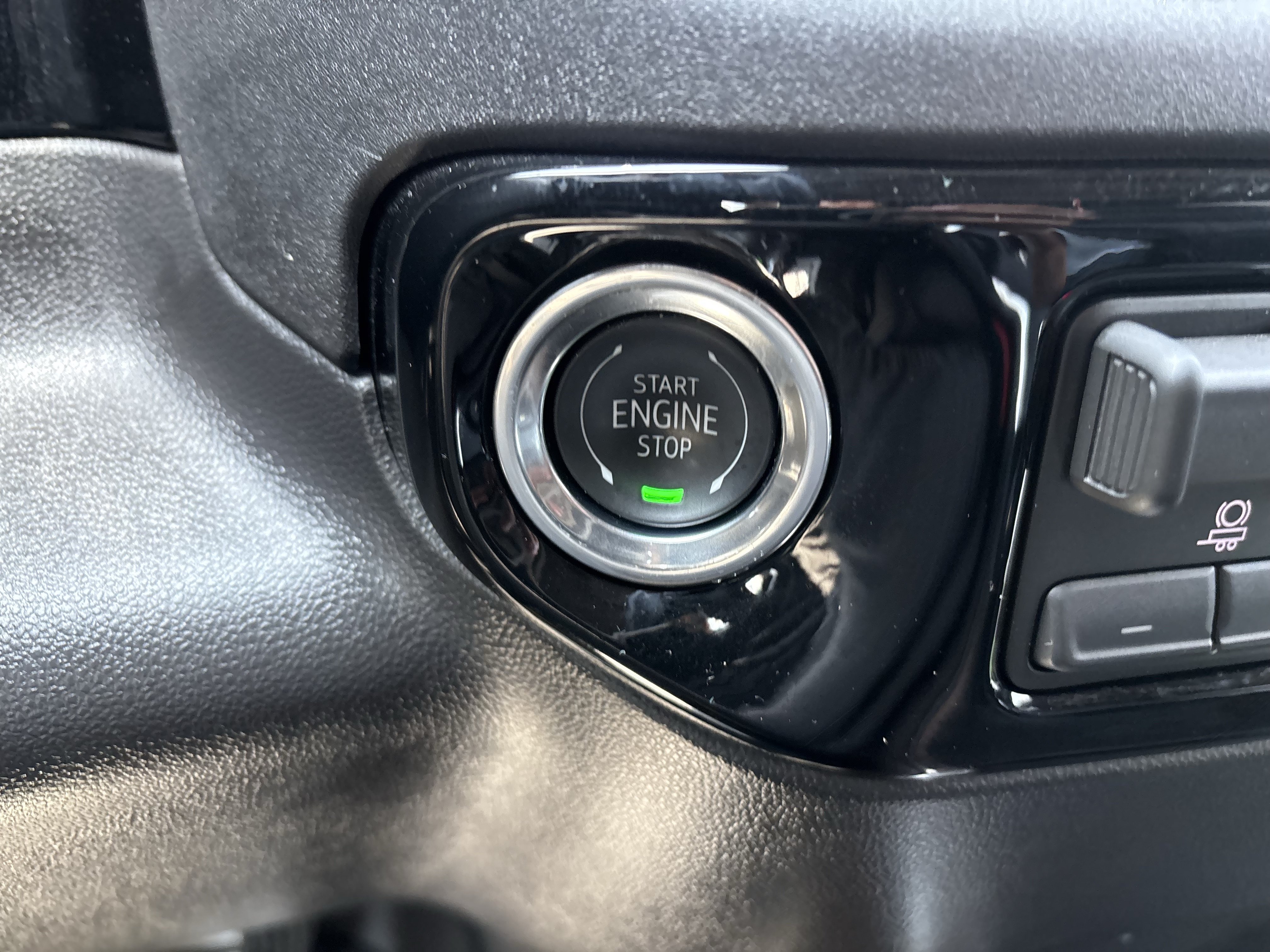 Used 2026 GMC Sierra 1500 SLT RWD image 32