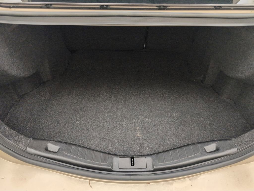 Certified 2018 Ford Fusion SE w/ Equipment Group 201A FWD image 30