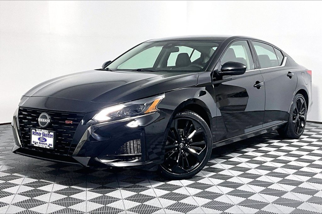 Used 2024 Nissan Altima 2.5 SR FWD image 2