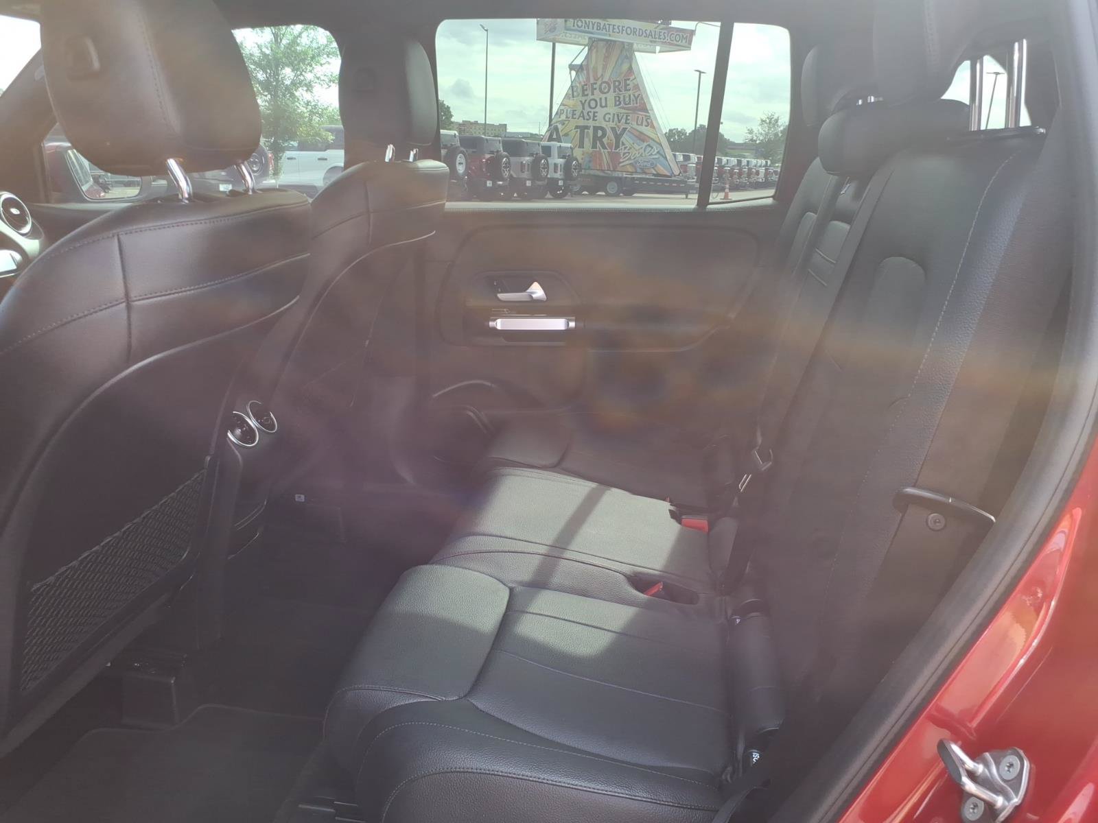 Used 2020 Mercedes-Benz GLB 250 4MATIC w/ Premium Package image 12